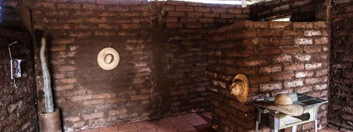 Mexicanos aprovechan crisis del sargazo y crean ladrillos para viviendas