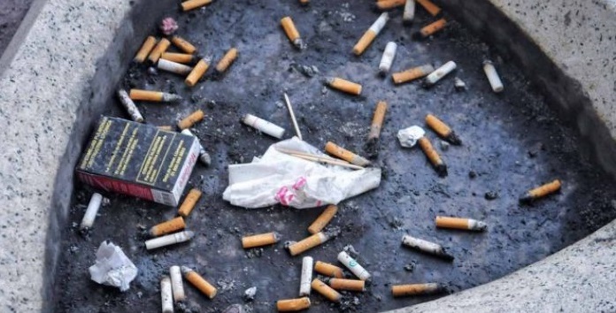 Proponen multa de hasta 25 mil pesos por tirar colilla de cigarro en la calle en NL