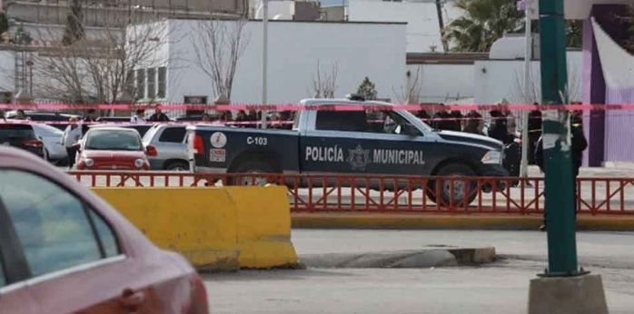 Atacan a balazos a policías municipales en Juárez