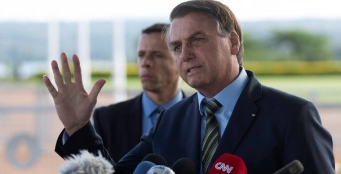 Bolsonaro autoriza a empresas suspender contratos por coronavirus