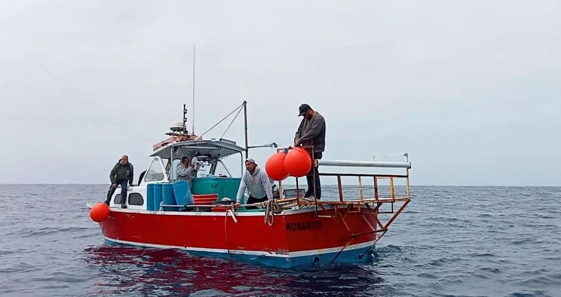 Rescata marina a cinco pescadores a la deriva frente a costas de ensenada