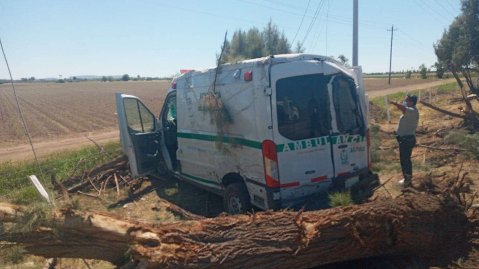 Muere uno de los 11 heridos en choques entre ambulancias y trailers