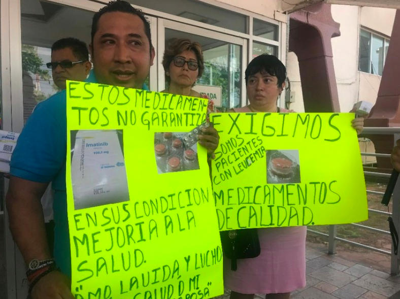 Madres de niños con cáncer bloquean calles de Xalapa