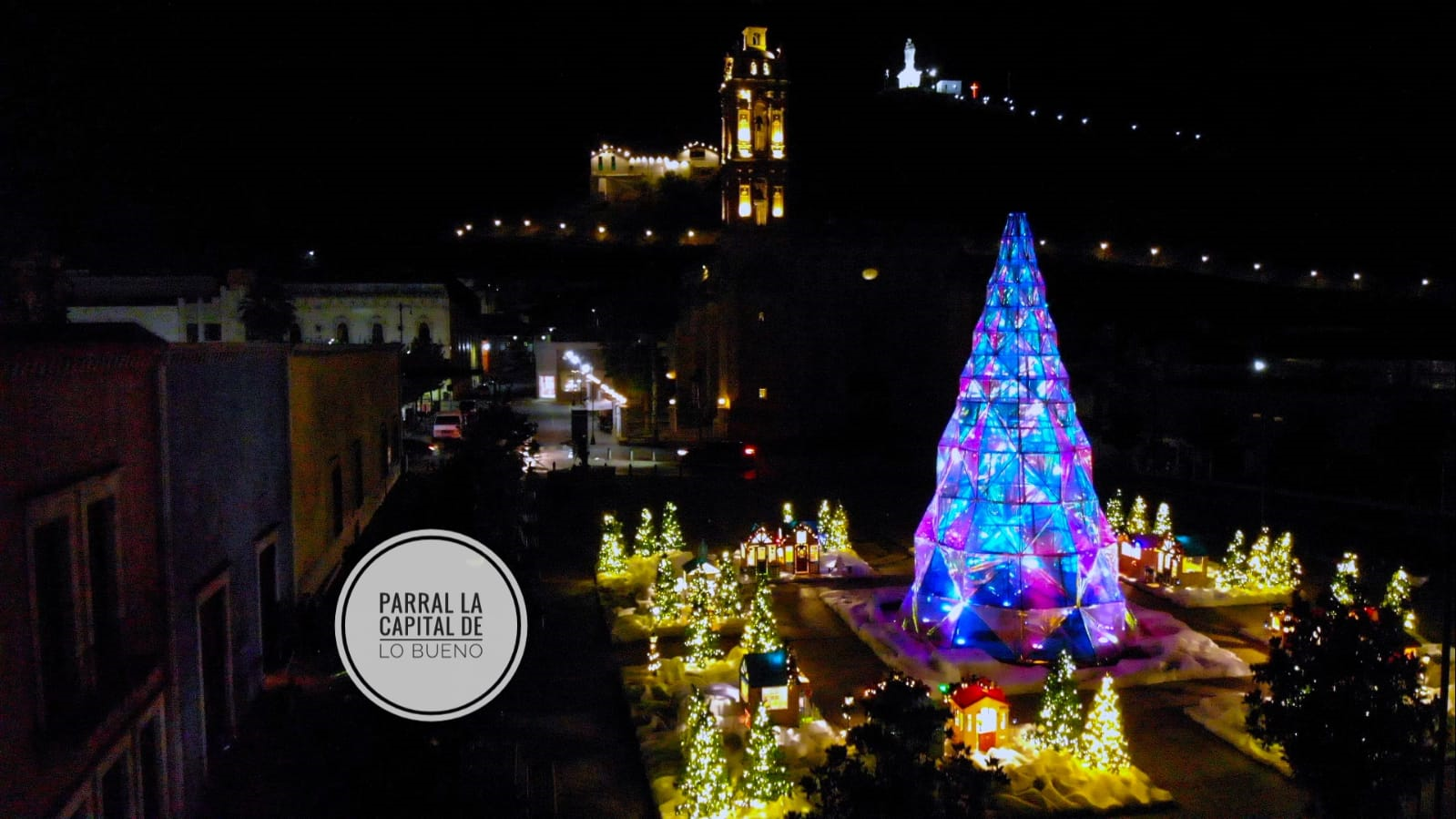 Monumental árbol navideño inspirado para que cada familia coincida en un mágico lugar