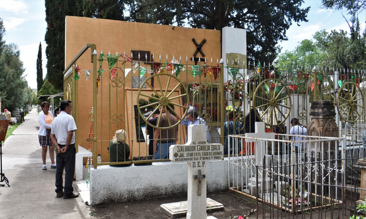 Gestiona Alcalde recursos para rehabilitación del mausoleo de Villa.