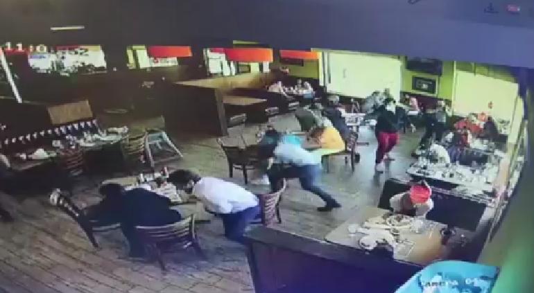 Circula en redes video de masacre en Denny’s de Juárez